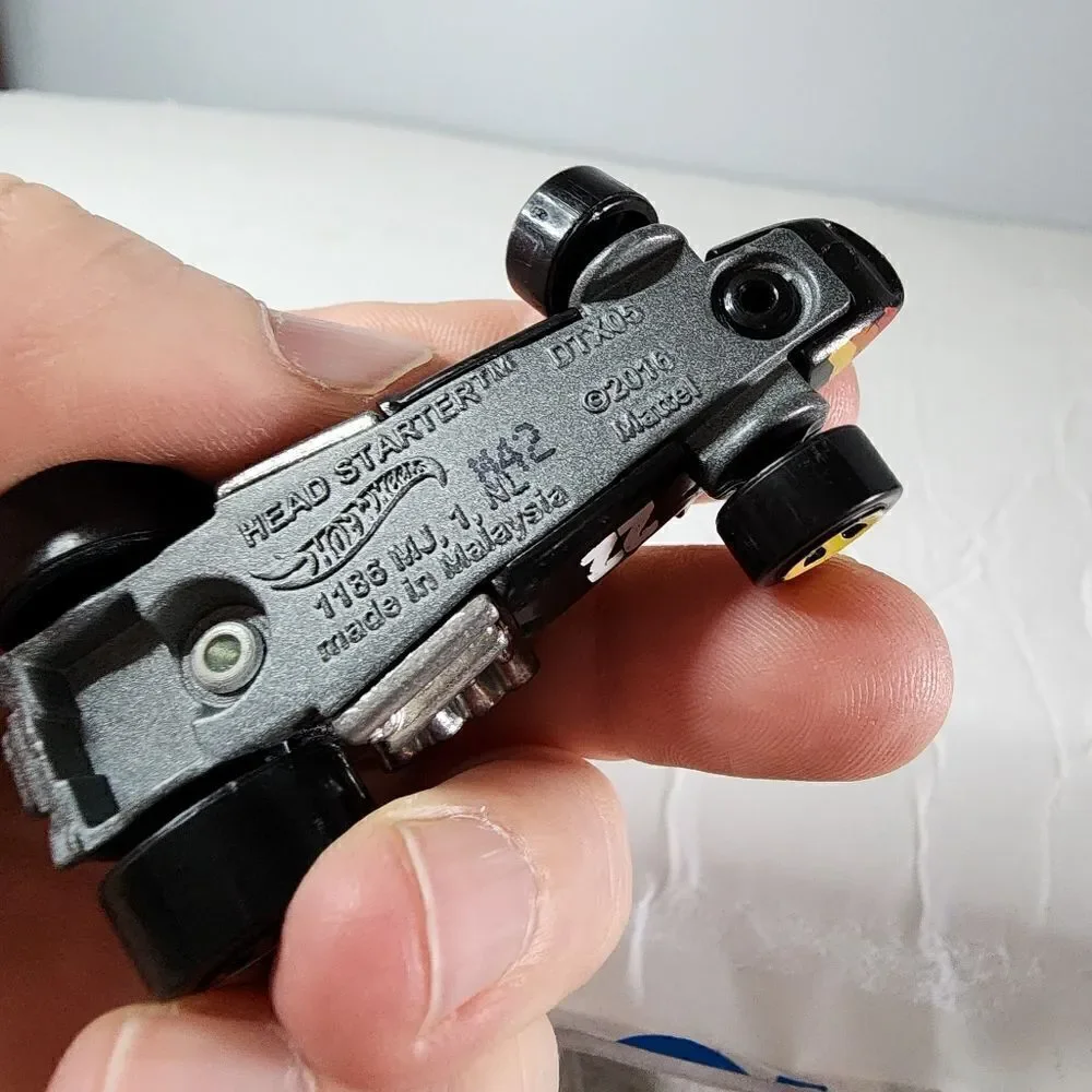 Hot Wheels Head Starter black number 22
